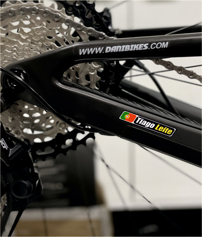 2 Autocolantes Bandeira + Nome